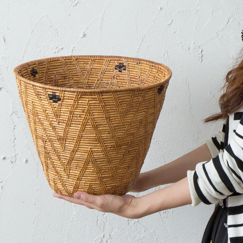 手に持つとこれくらいの大きさ