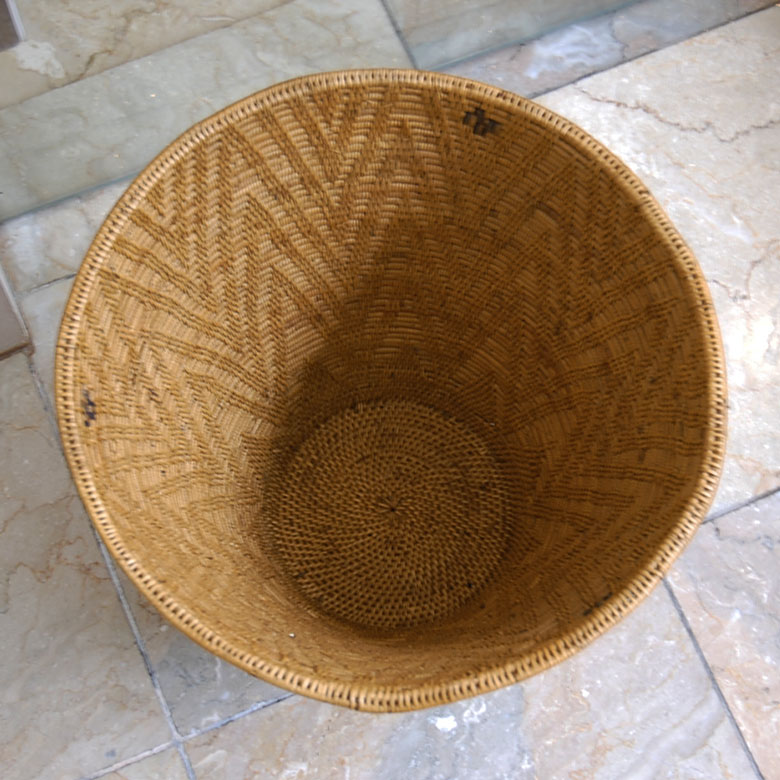 影まで楽しめるクリアガラス