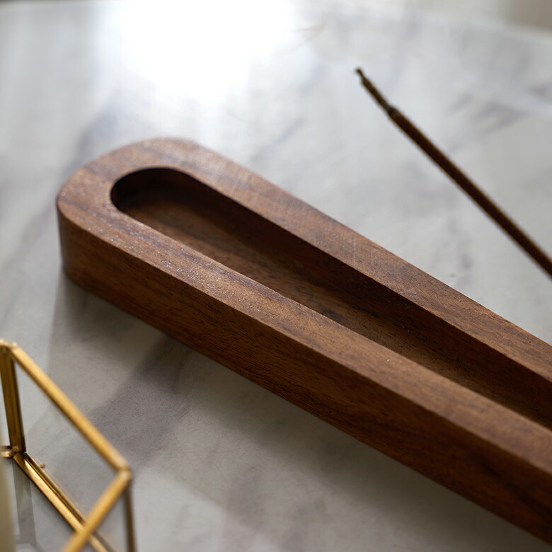 素材は、軽くて丈夫な天然木のアカシアウッド