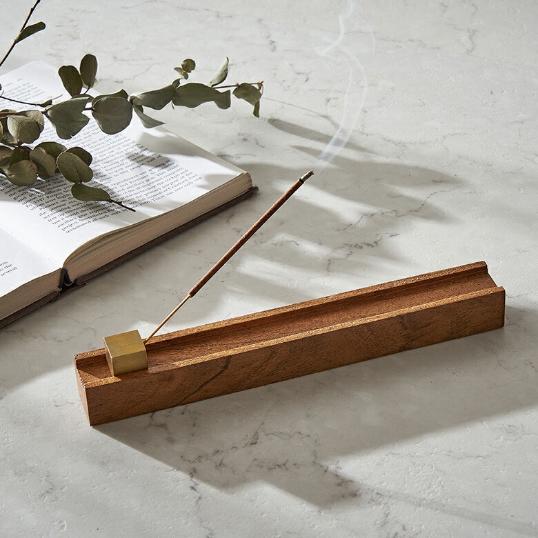 インドの職人によるハンドメイド アカシアウッドと真鍮のお香立て