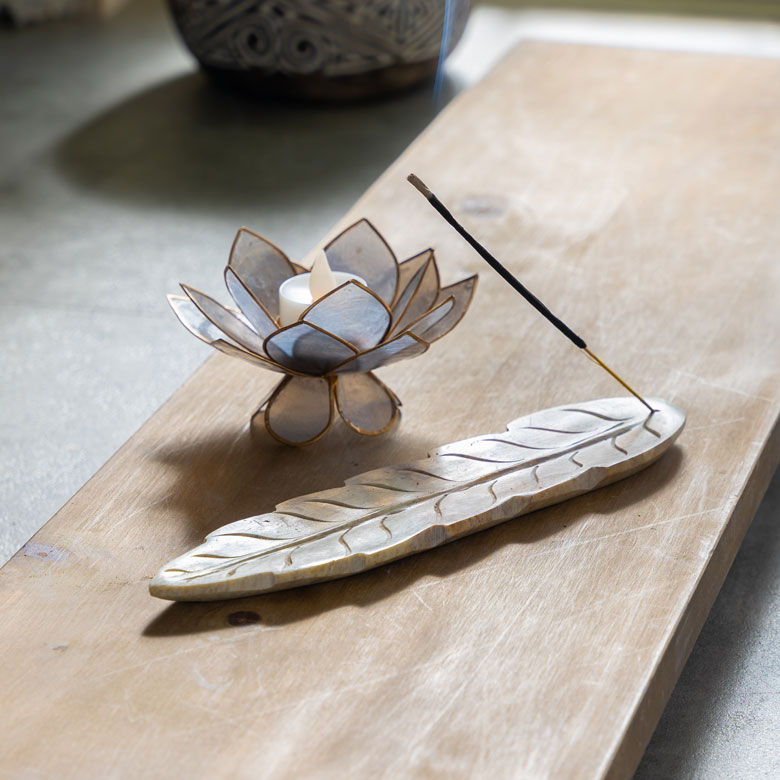 お香を立てない時でも、置いておくだけでも絵になるアイテム