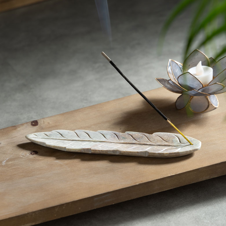 ソープストーンのリーフ型お香立て