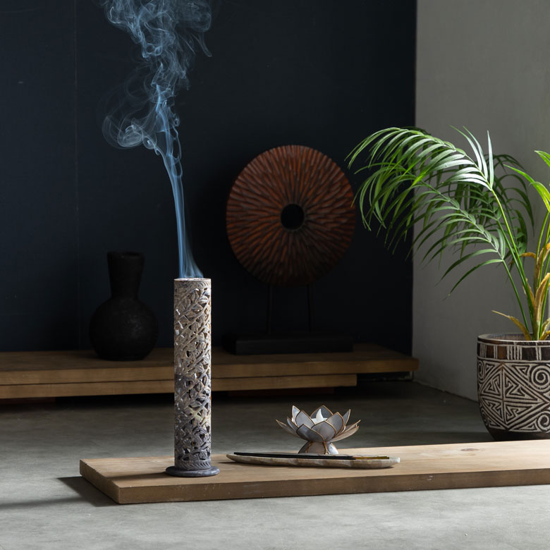 お香を立てない時でも、置いておくだけでも絵になるアイテム