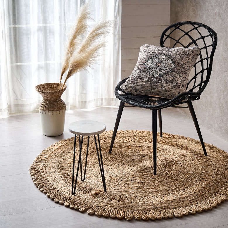 天然の大理石を贅沢に天板にしたミニテーブル