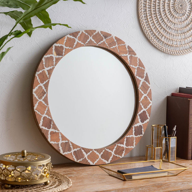 モロッカン柄の壁掛けミラー。円形で大きめサイズ