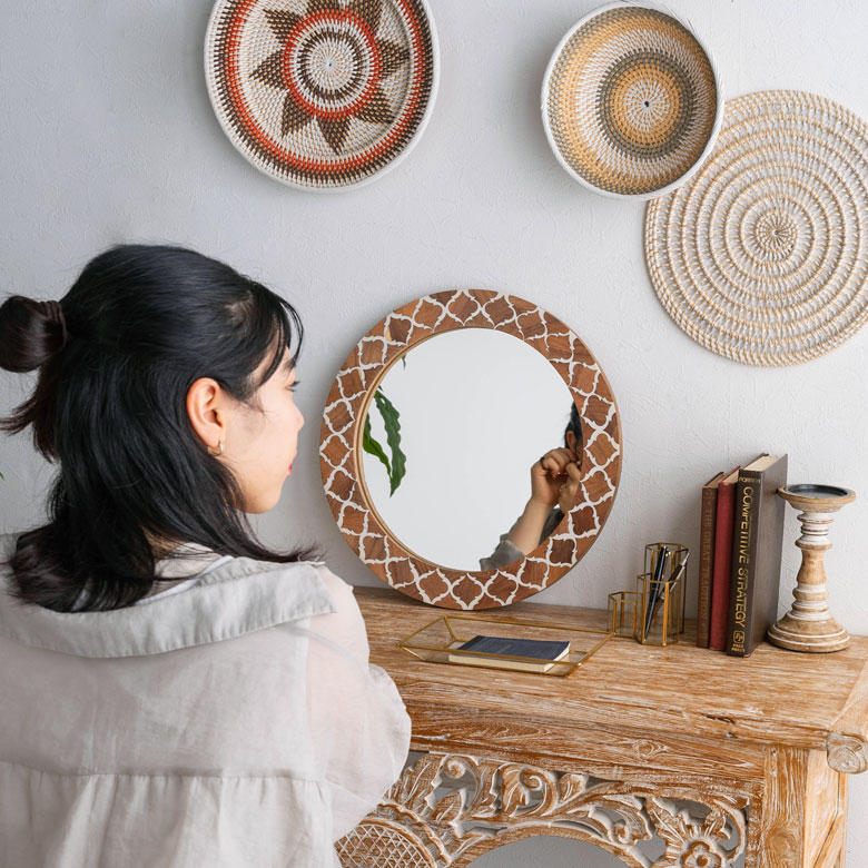 ドレッサーにもぴったりの鏡