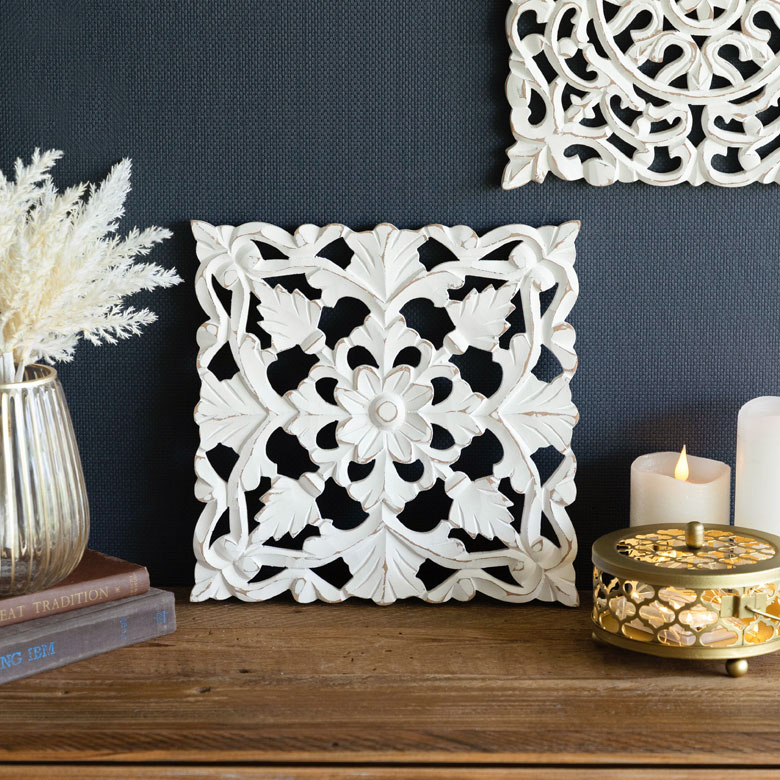 ホワイトウォッシュのデコレーションパネル