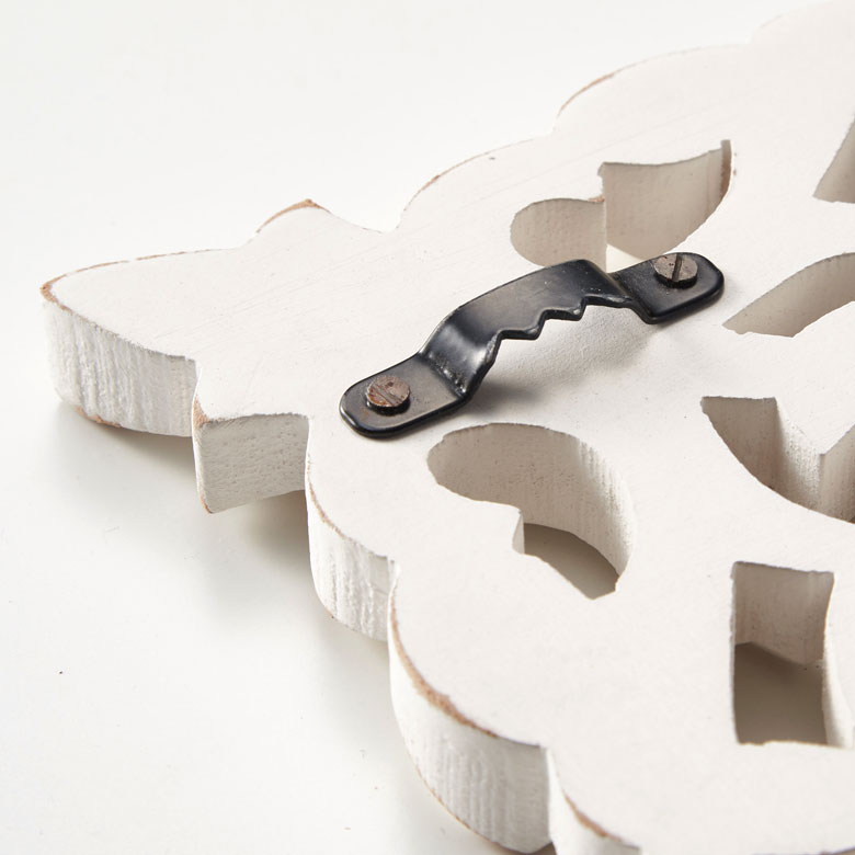 裏には壁掛けフック付き