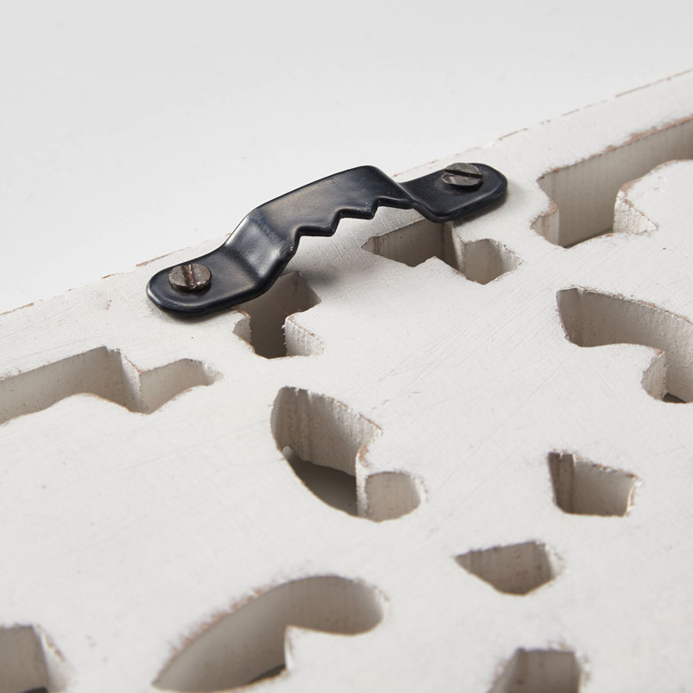 裏には壁掛けフック付き