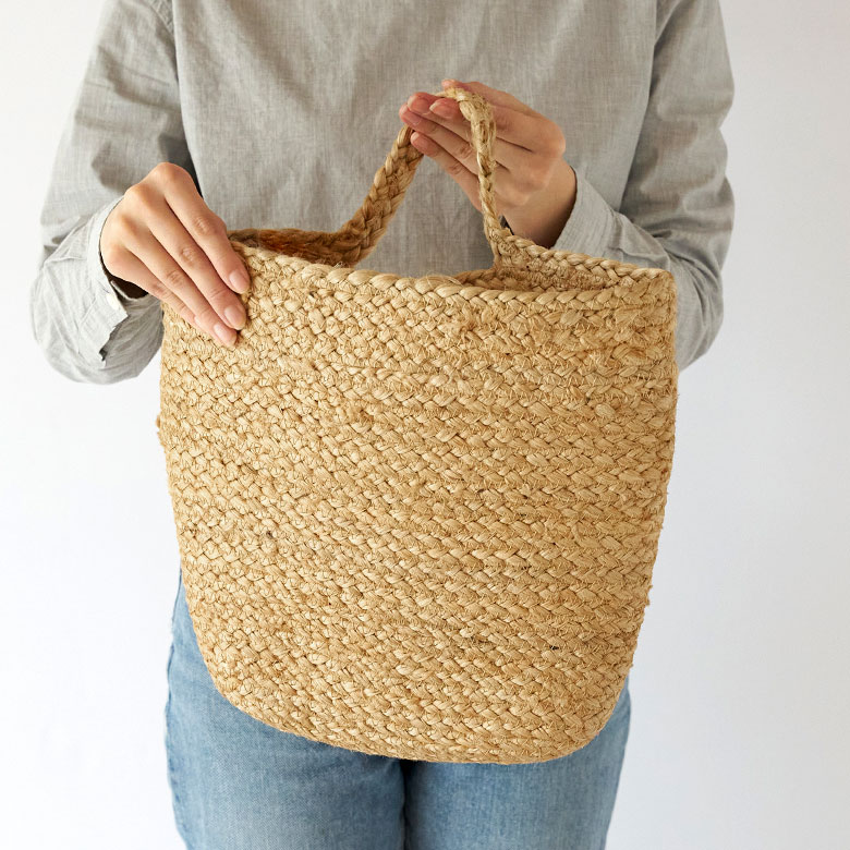 手に持つとこれくらいの大きさ