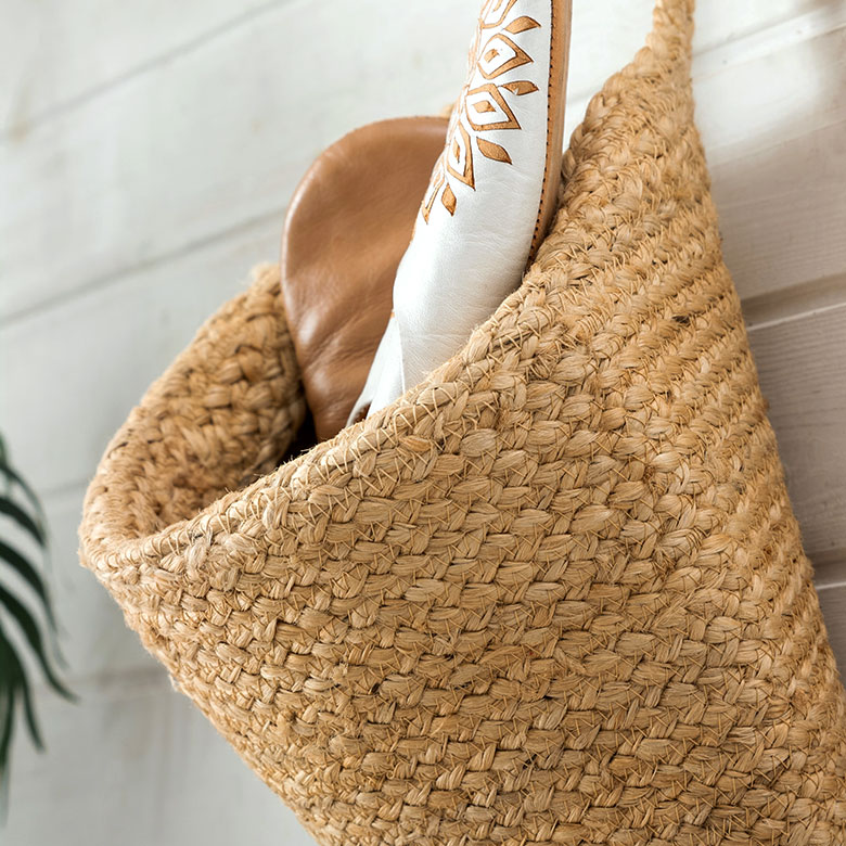 天然素材のジュートを使用し、ナチュラルな風合い