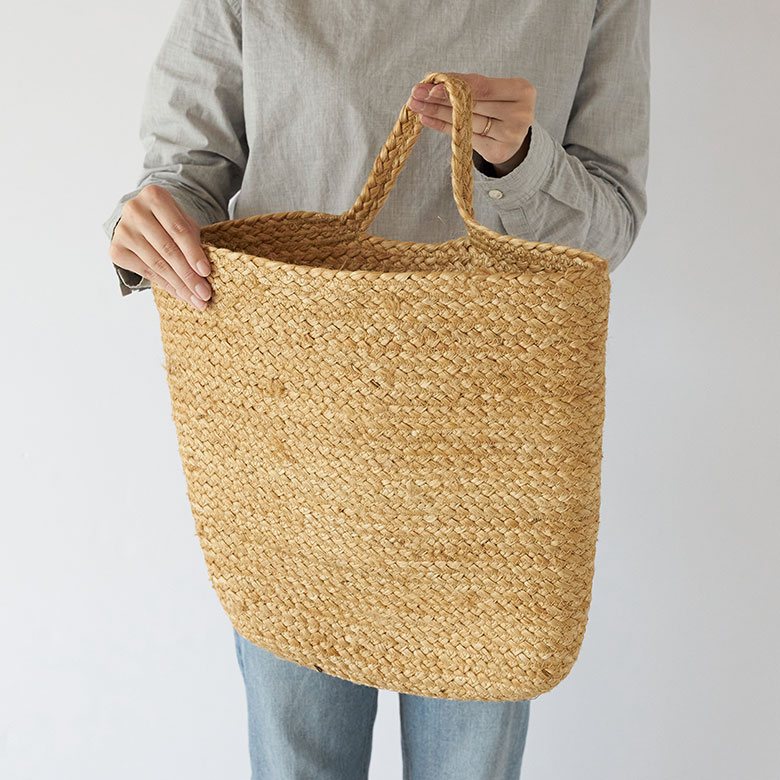 手に持つとこれくらいの大きさ