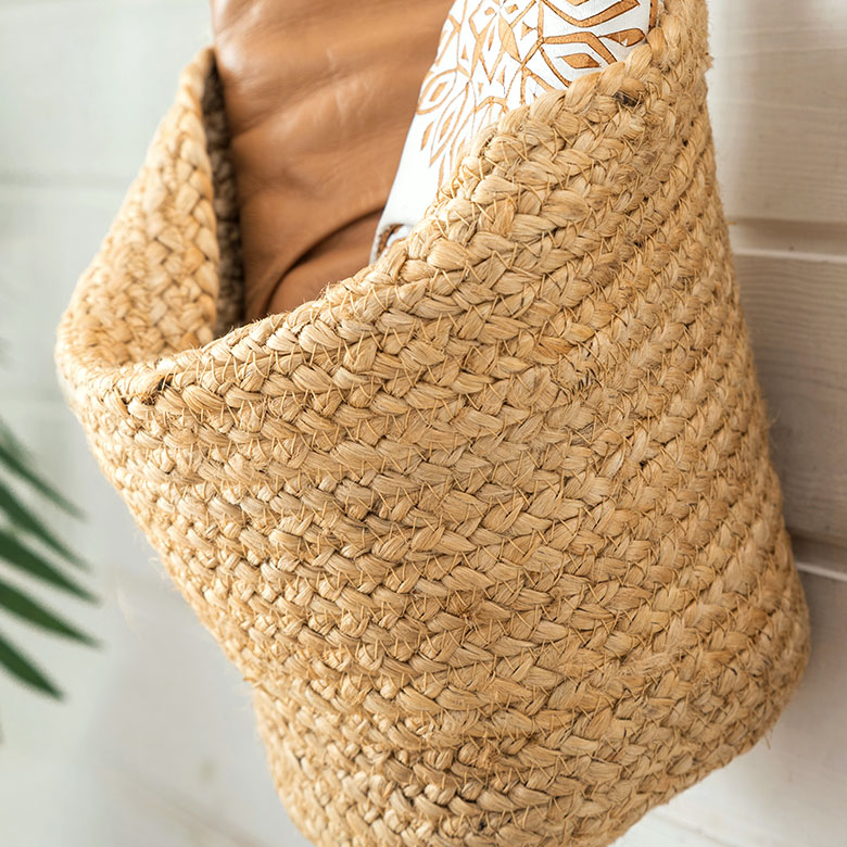 天然素材のジュートを使用し、ナチュラルな風合い