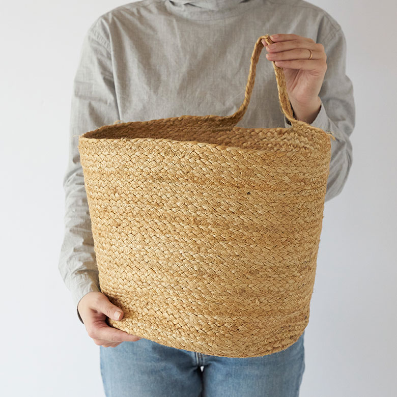 手に持つとこれくらいの大きさ