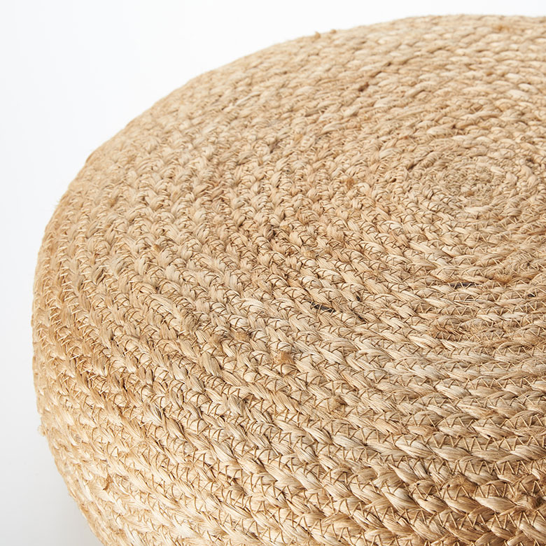 ソフトなジュートを使用、素材感たっぷりの美しい編み目