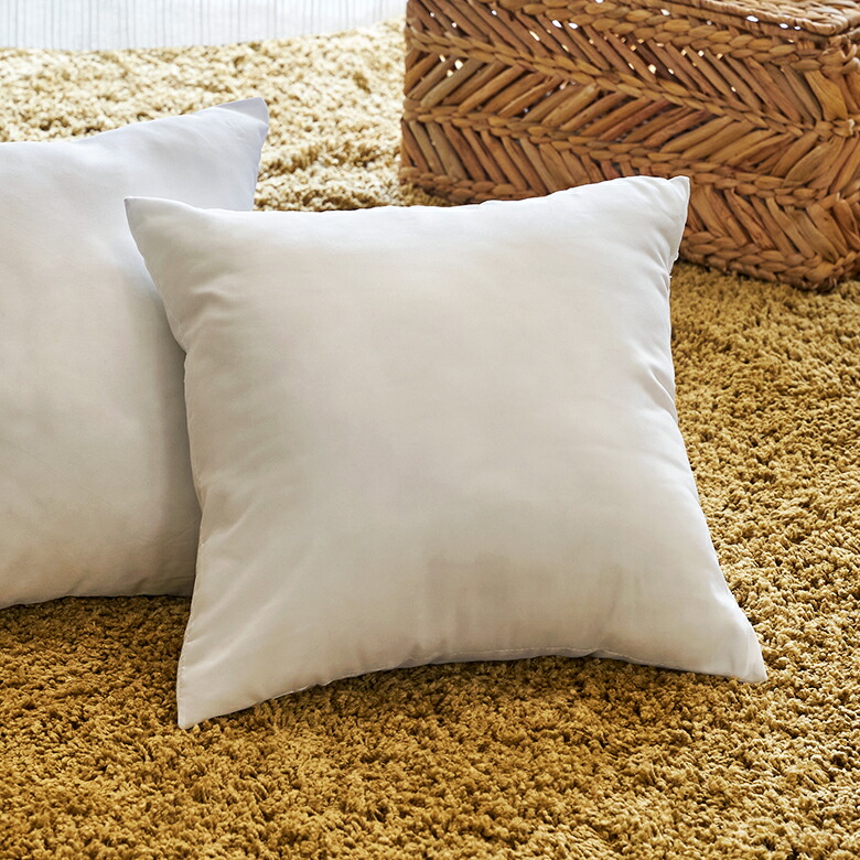 体にフィットする、ほどよい弾力 角型ヌードクッション