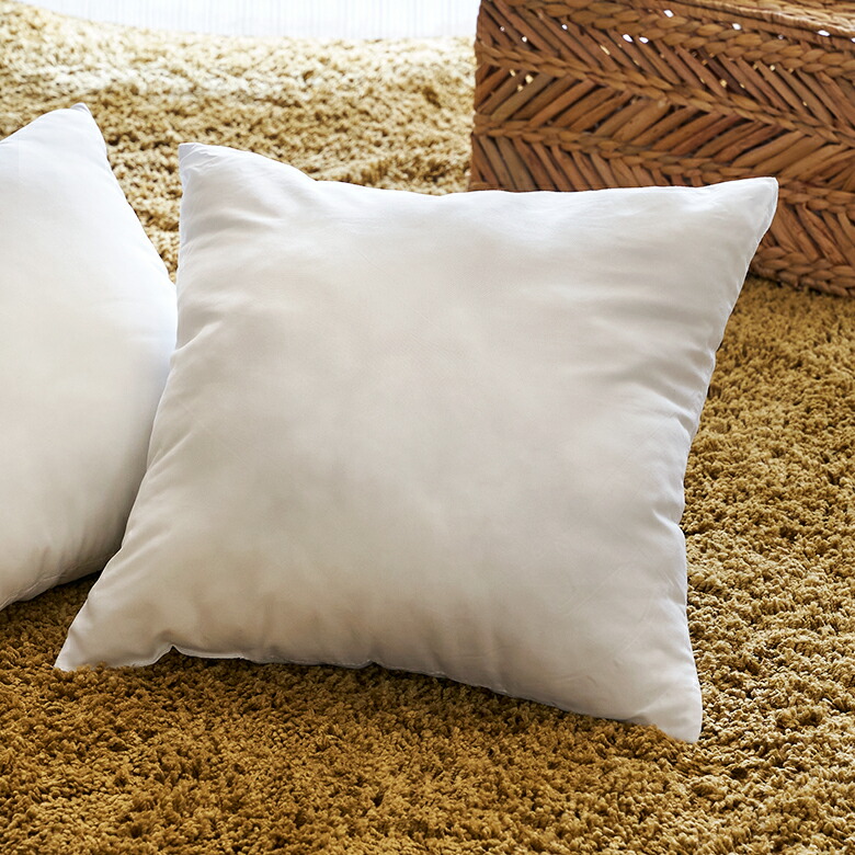 体にフィットする、ほどよい弾力 角型ヌードクッション