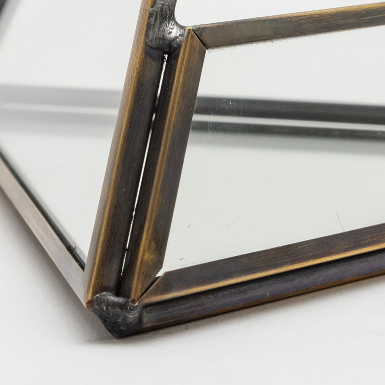 アンティークゴールドのフレーム