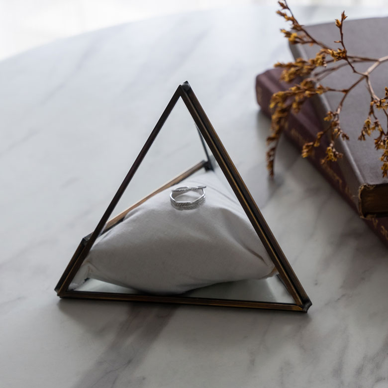 繊細でシンプルなデザインは、インテリアとしても素敵