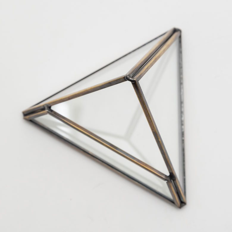 スタンド部分も真鍮製です