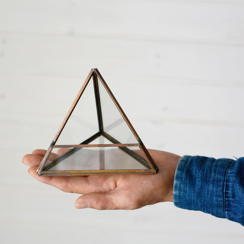 150gと軽いので、手で持っても使えます