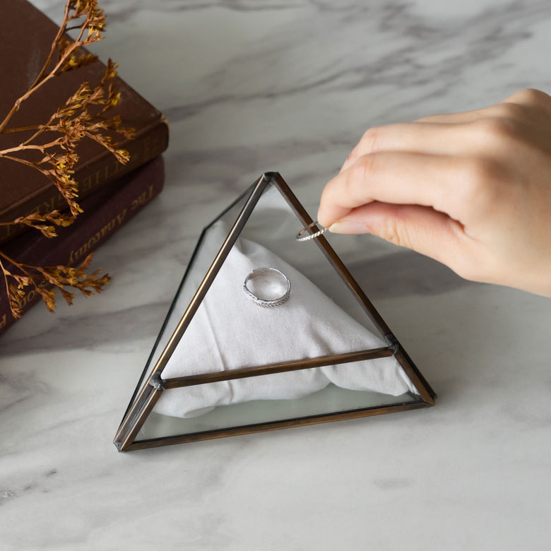 底面もガラスなので、透け感があり軽やかな印象