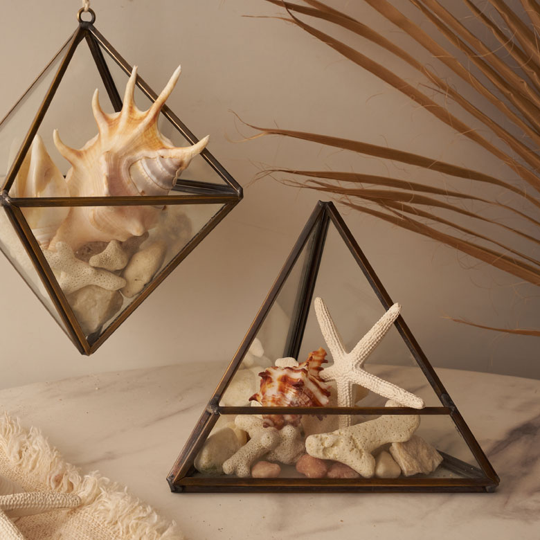 シンプルで無駄のない細身のフレームデザイン