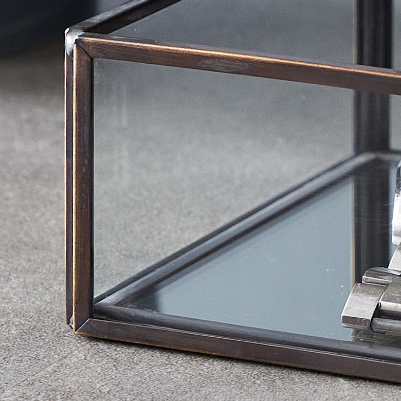 アンティークゴールドのフレーム