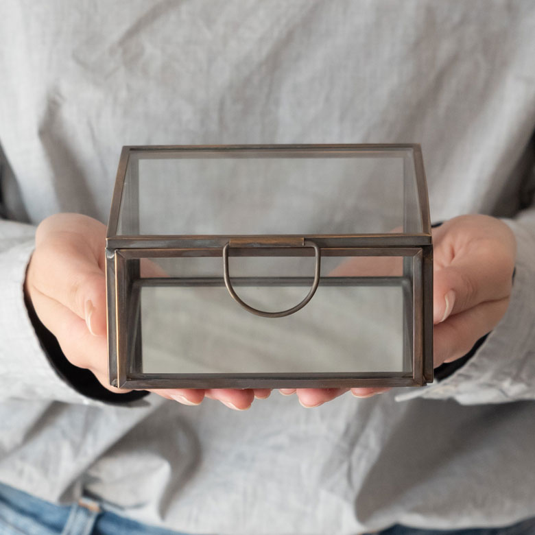 時計やブレスレット、ピアスなどの収納にちょうど良いサイズ