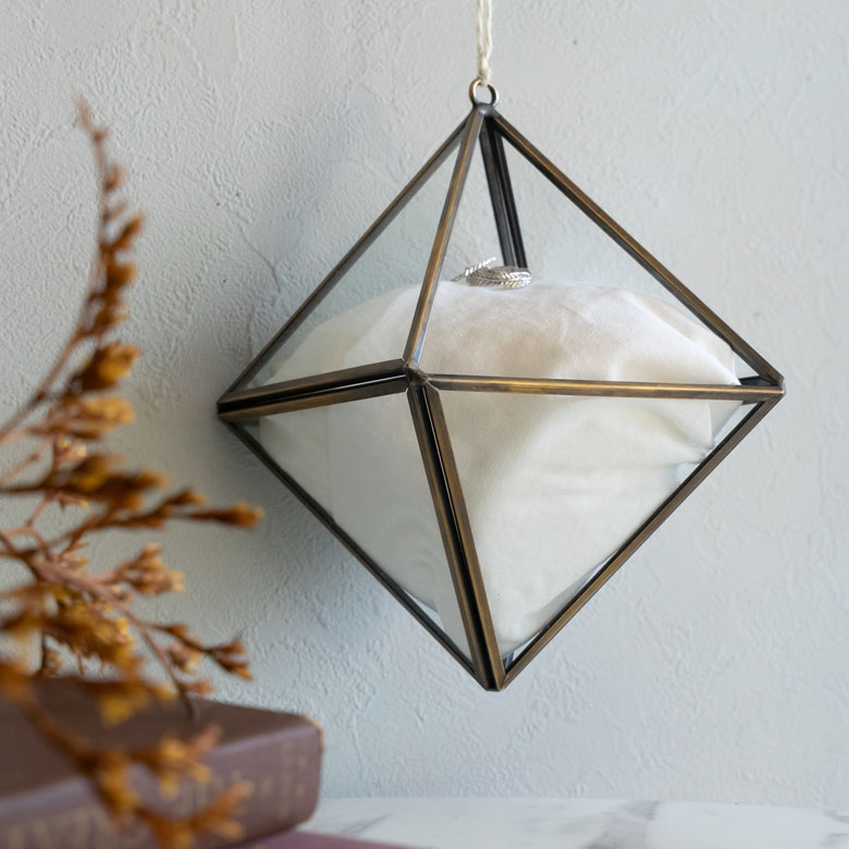 繊細でシンプルなデザインは、インテリアとしても素敵