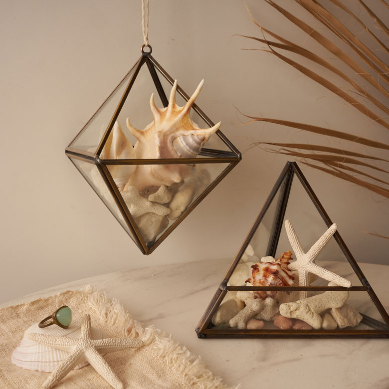 シンプルで無駄のない細身のフレームデザイン