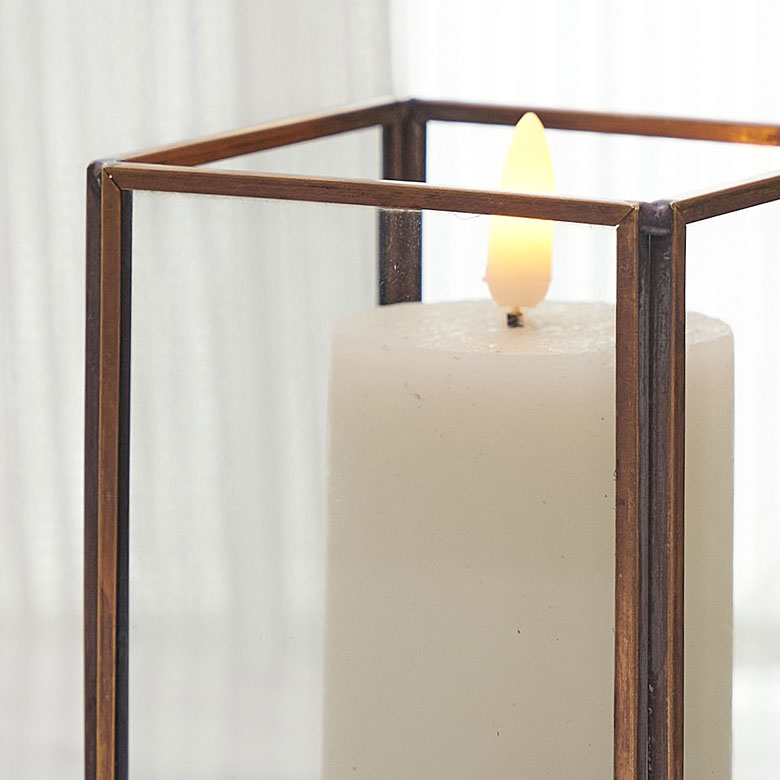 アンティーク加工で、黒ずんだような風合いの部分があります