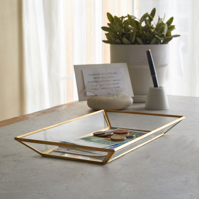 しっかりと深さがありつつ、コインをとりやすい角度