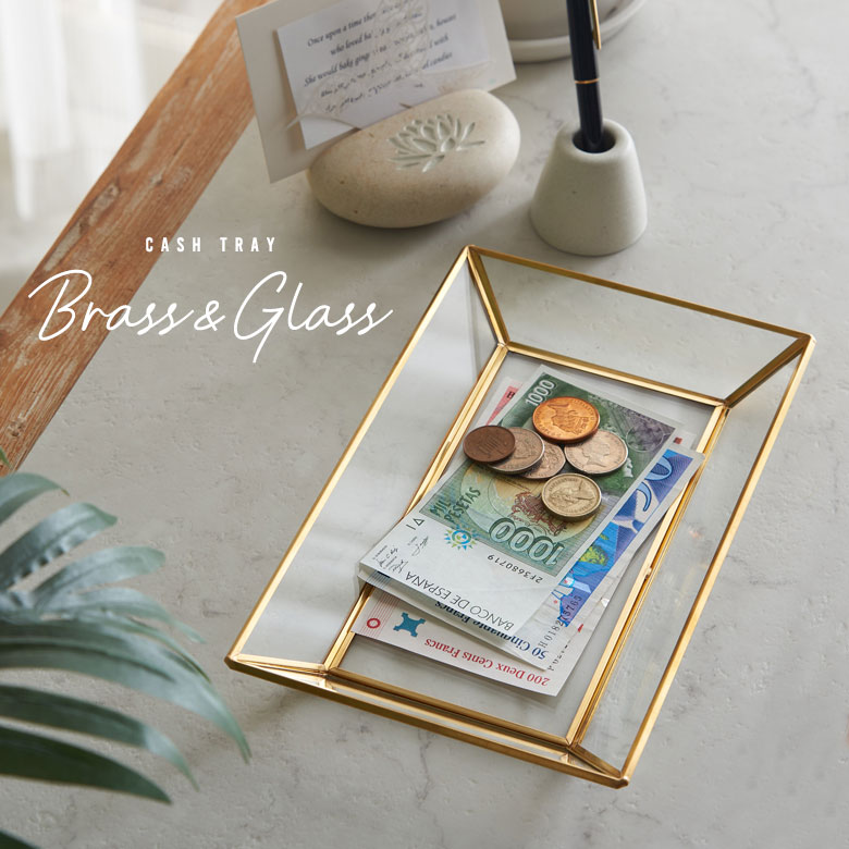 ガラスと真鍮のキャッシュトレイ