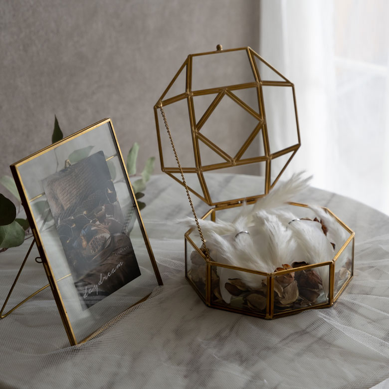 繊細でシンプルなデザインは、インテリアとしても素敵