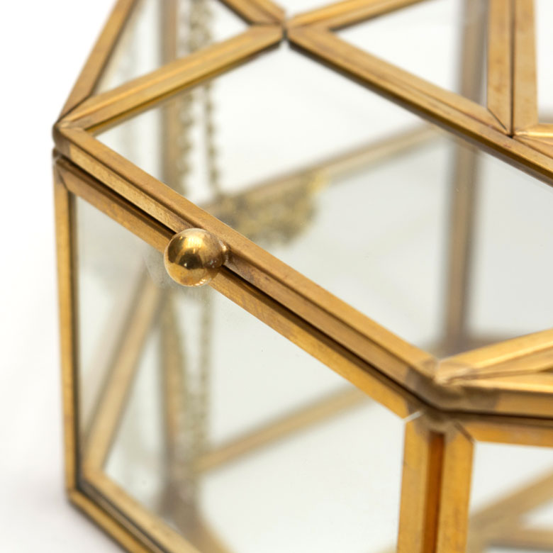 開けるときに便利なツマミ付き