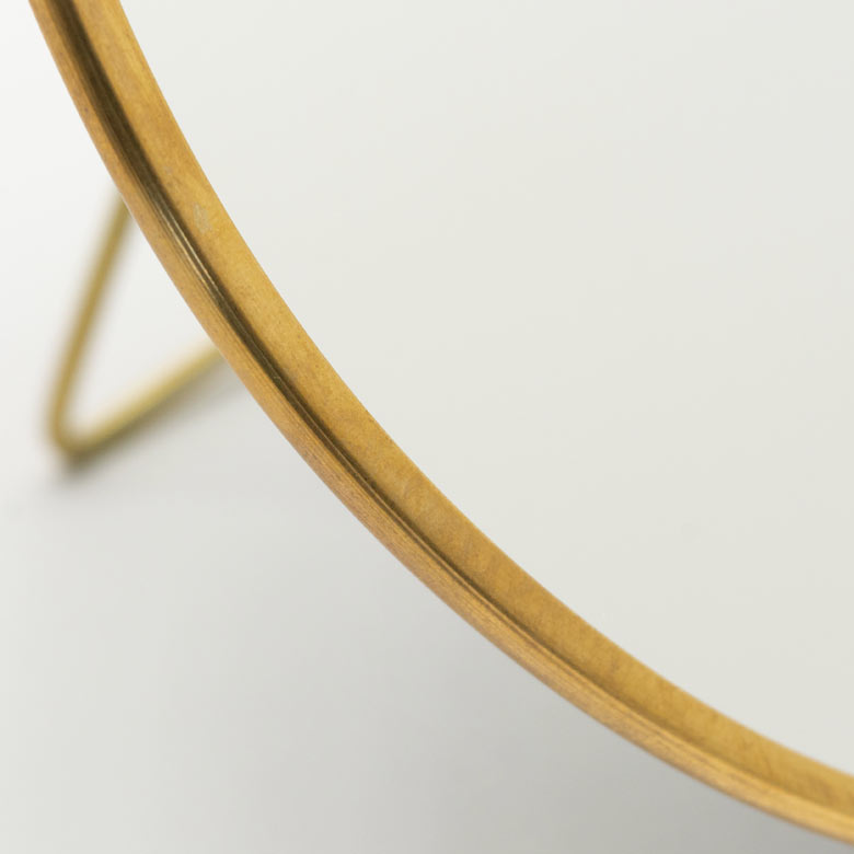 程よい重厚感もある真鍮のフレーム