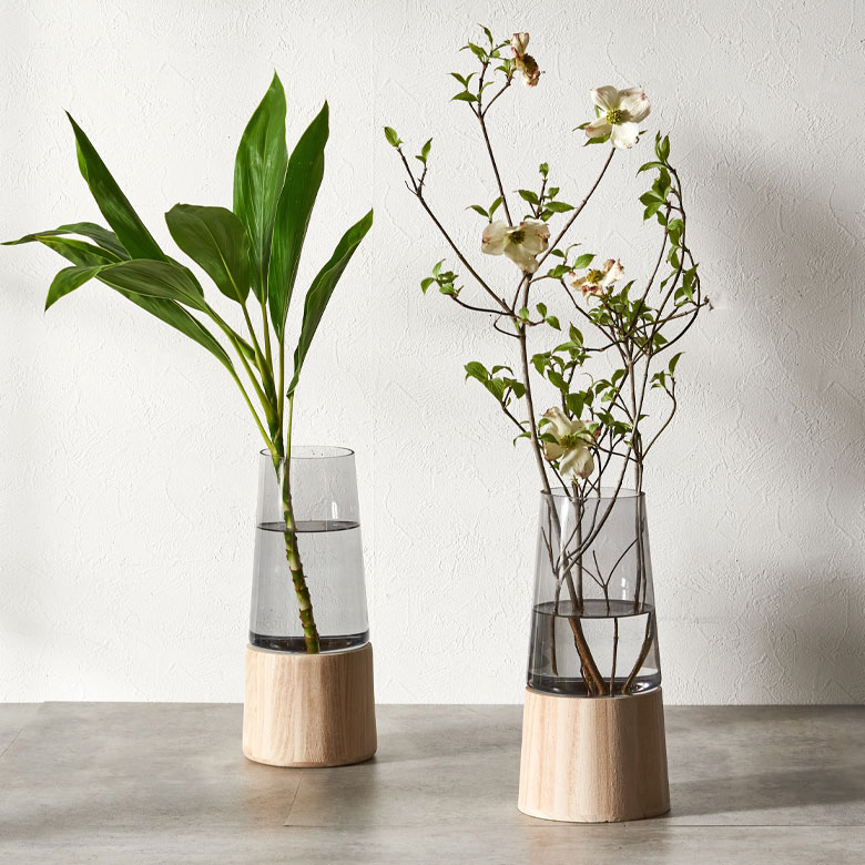 スモークグレーとウッドのフラワーベース。花瓶。