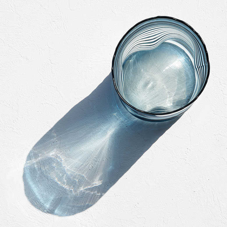 影まで美しい花瓶