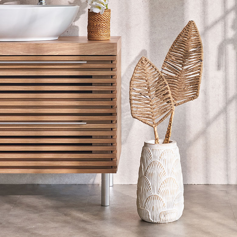 フェイクグリーンやドライフラワーと一緒に飾っても素敵