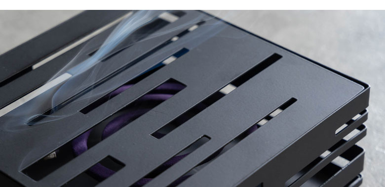 スリットのオリジナルデザインが魅力の蚊遣り