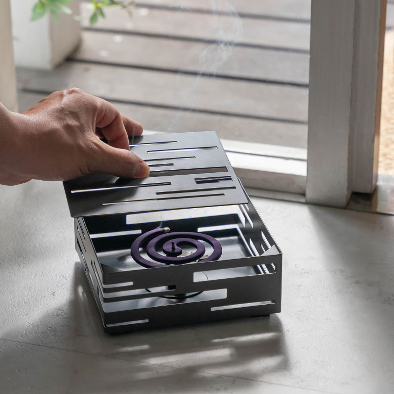 シンプルでモダンなフタ付き