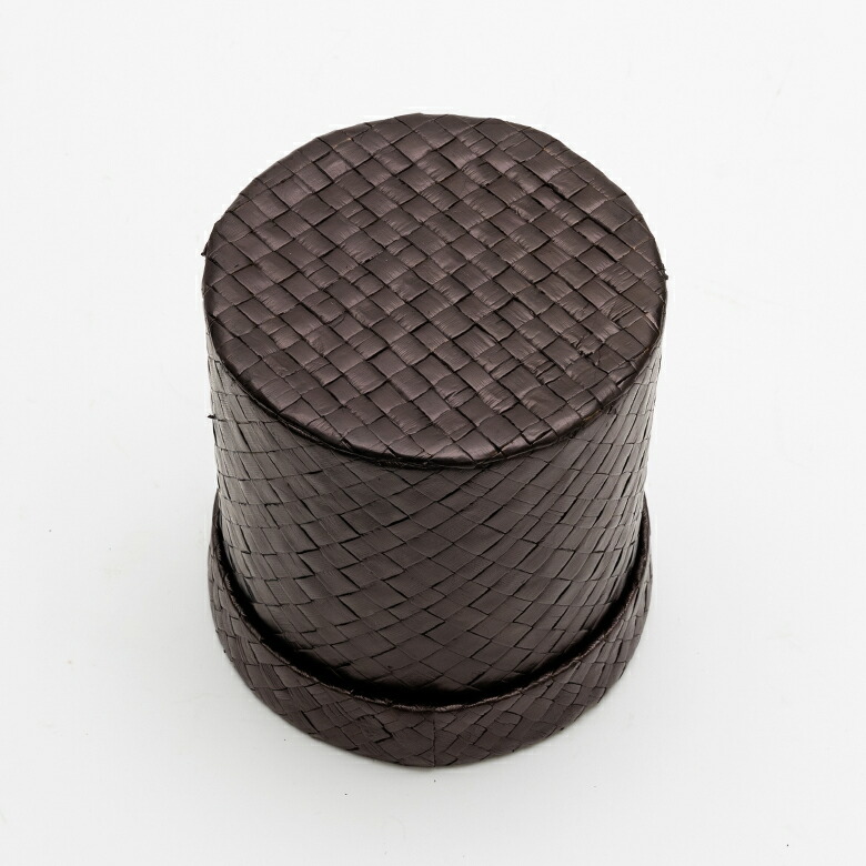 側面までパンダンで編まれています