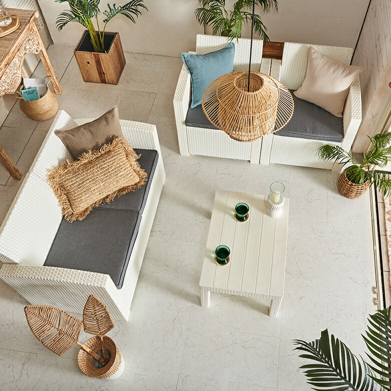 テーブル、二人掛けソファ、一人掛けソファ×2がセット