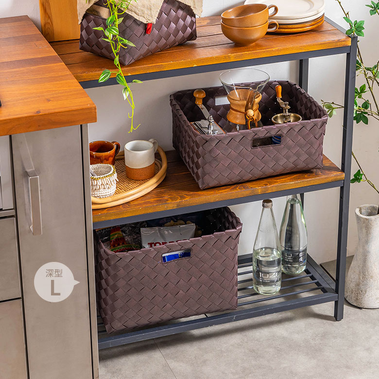 キッチンでパンやおやつ、調味料などの食材入れや、ストック品の収納にも