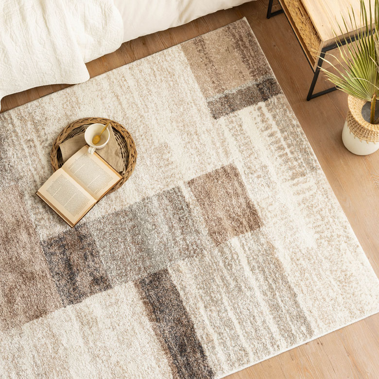 ブラウンを基調としたモザイク柄ラグ