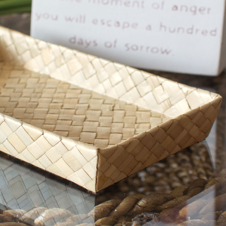 ツヤのあるレザーのような質感 天然素材のパンダン