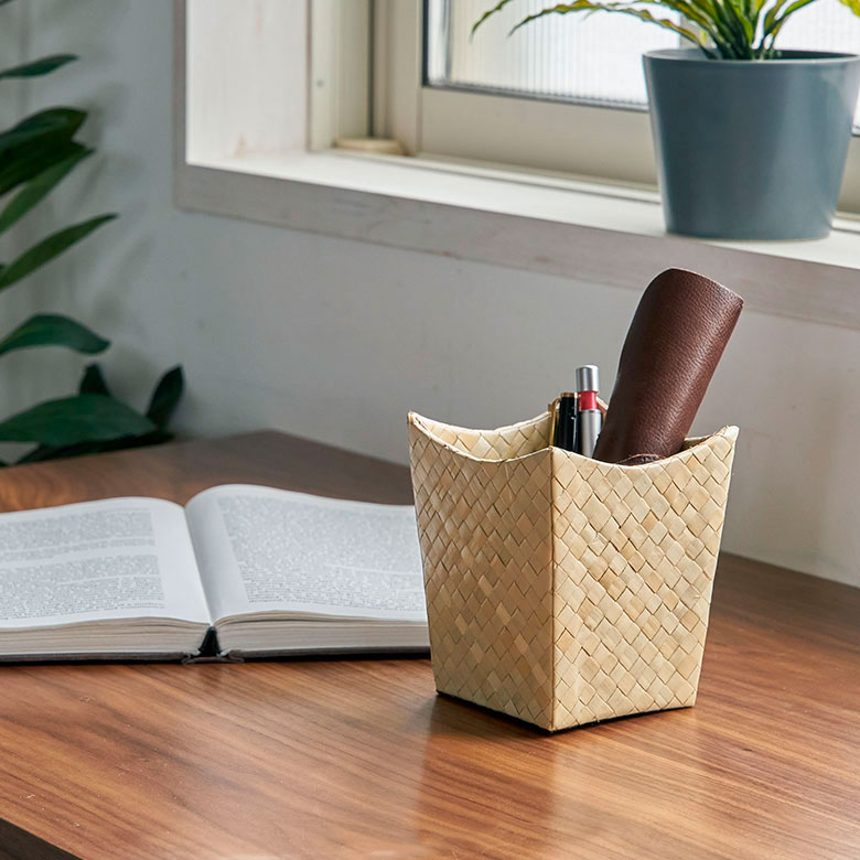 モダンでスタイリッシュな天然素材パンダン