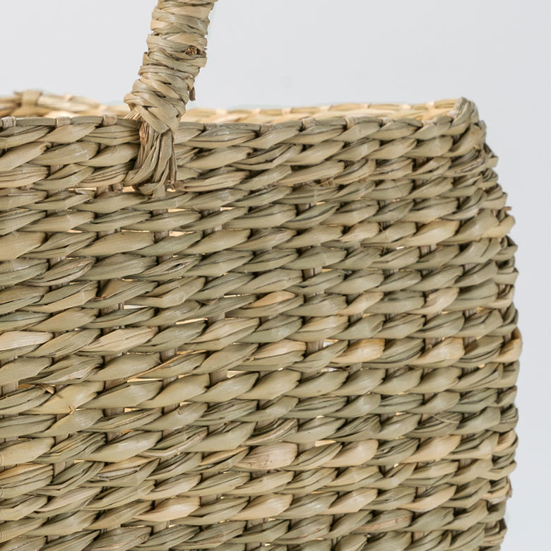 シーグラスを編んだナチュラルなバスケット