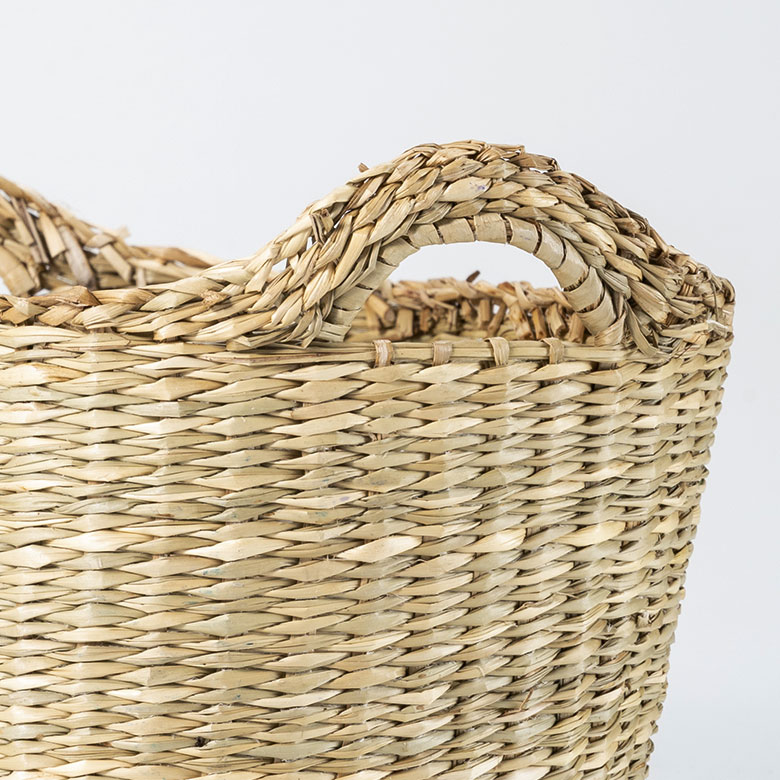 持ち運びに便利なハンドルつき